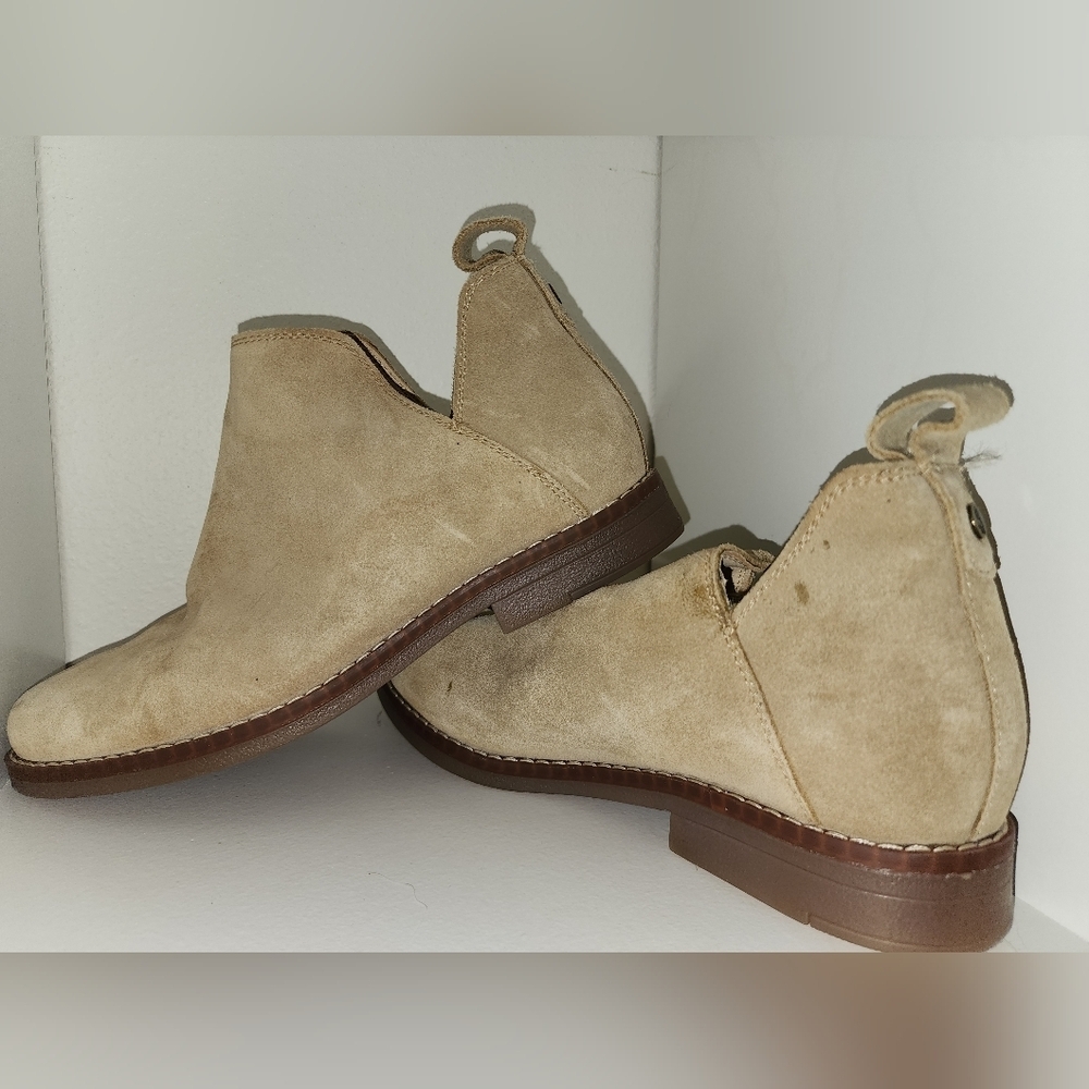 Preowned Hush Puppies size 7.5 ankle boots